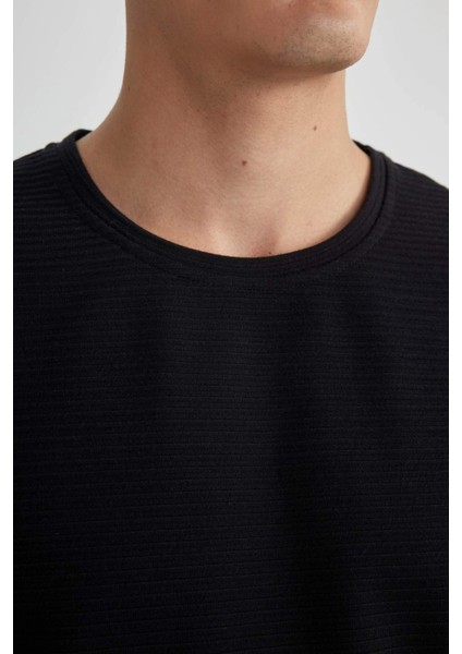 Slim Fit Dar Kesim Bisiklet Yaka Kısa Kollu Basic Düz Siyah Tişört M6608AZ24SP