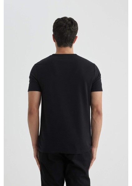 Slim Fit Dar Kesim Bisiklet Yaka Kısa Kollu Basic Düz Siyah Tişört M6608AZ24SP