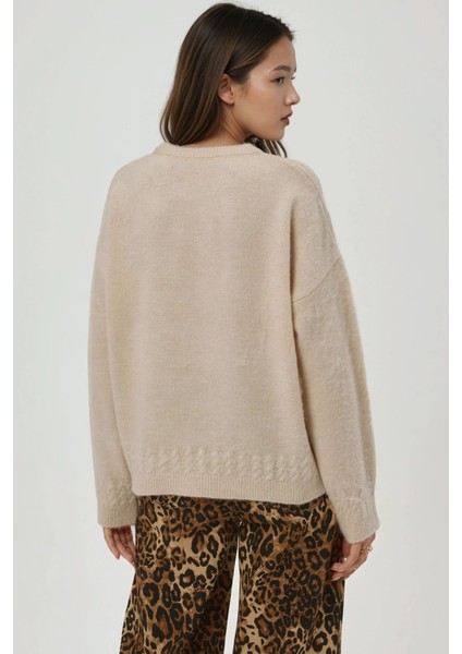 Kadın Örgü Detaylı Yumuşak Dokulu Bisiklet Yaka Triko Kazak Krem Doğal indirimleri