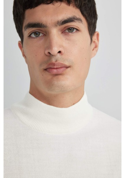 Slim Fit Dar Kesim Yarım Balıkçı Yaka Basic Düz Triko Kazak R1127AZ24SP