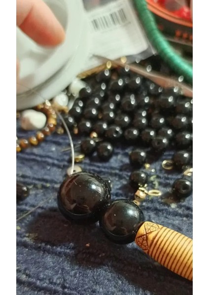 Gotik Tarz Siyah Oniks Doğal Taş & Ipek Püsküllü Uzun Kolye modelleri