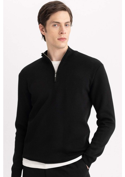 Siyah Standart Fit Normal Kesim Dik Yaka Fermuarlı Basic Düz Triko Kazak A5184AX24AU