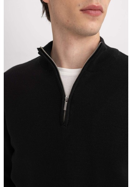 Siyah Standart Fit Normal Kesim Dik Yaka Fermuarlı Basic Düz Triko Kazak A5184AX24AU