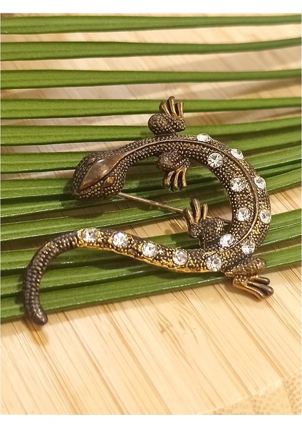 Keltenkle Figürlü Broş