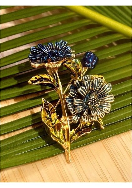 Çiçek Figürlü Broş