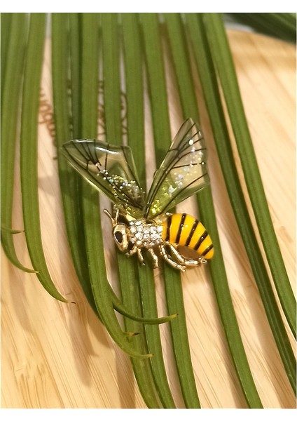 Arı Figürlü Broş