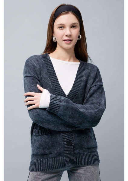 Regular Fit V Yaka Düğmeli Yıkamalı Triko Hırka B6877AX23WN