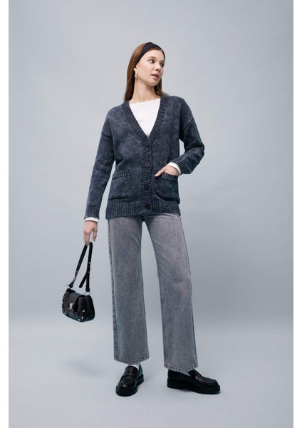 Regular Fit V Yaka Düğmeli Yıkamalı Triko Hırka B6877AX23WN