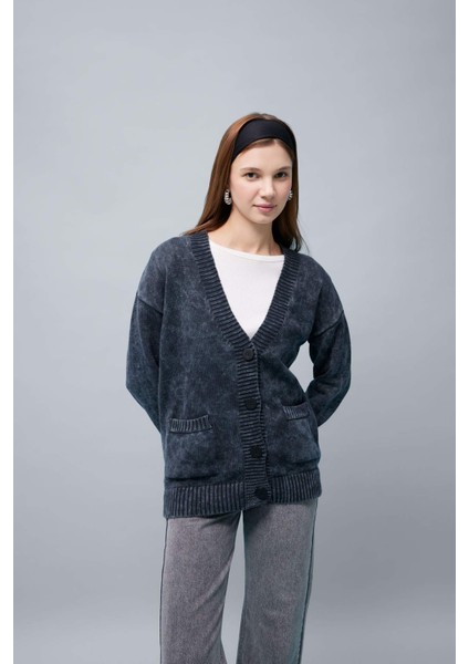 Regular Fit V Yaka Düğmeli Yıkamalı Triko Hırka B6877AX23WN