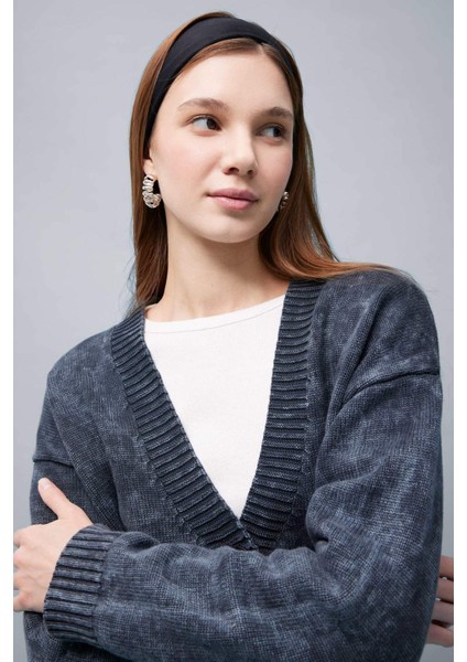 Regular Fit V Yaka Düğmeli Yıkamalı Triko Hırka B6877AX23WN