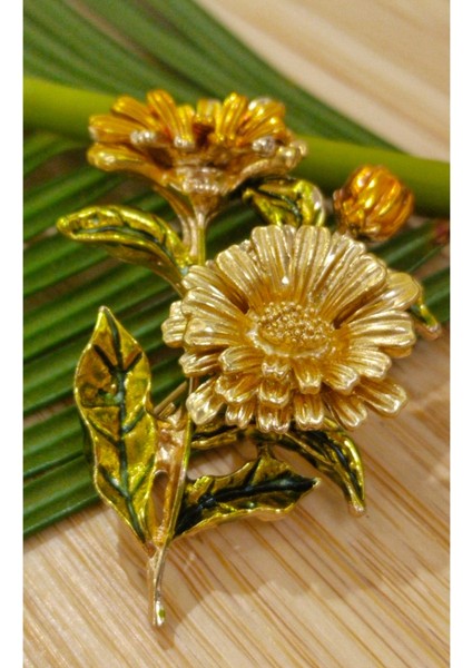 Çiçek Figürlü Broş