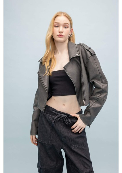 Regular Kalıp Fermuarlı Eskitme Suni Deri Kısa Bomber Ceket B8663AX24SP