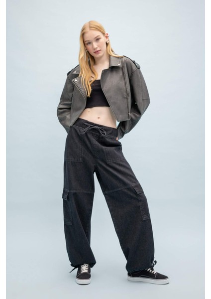 Regular Kalıp Fermuarlı Eskitme Suni Deri Kısa Bomber Ceket B8663AX24SP