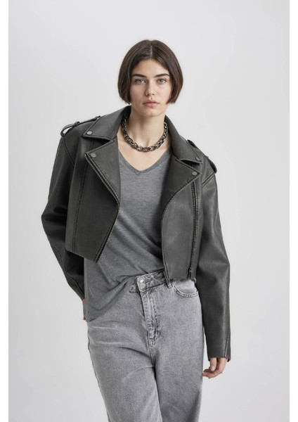 Regular Kalıp Fermuarlı Eskitme Suni Deri Kısa Bomber Ceket B8663AX24SP