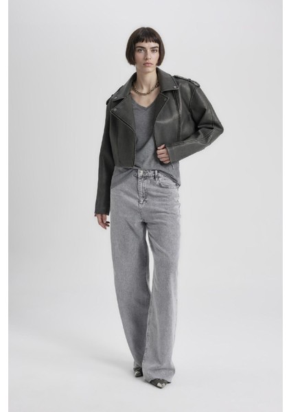 Regular Kalıp Fermuarlı Eskitme Suni Deri Kısa Bomber Ceket B8663AX24SP