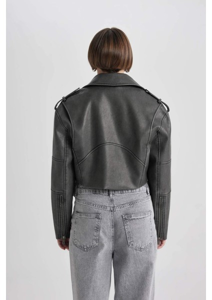 Regular Kalıp Fermuarlı Eskitme Suni Deri Kısa Bomber Ceket B8663AX24SP