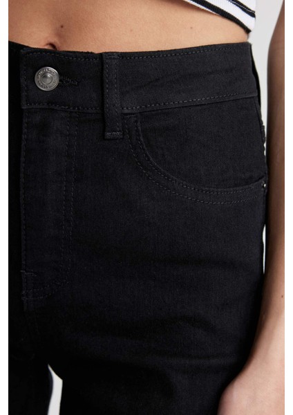Normal Bel Katlamalı Paça Basic Düz Jean Şort A1958AX24SM