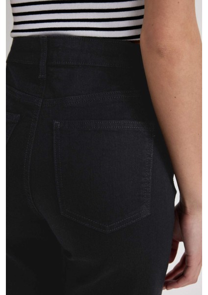 Normal Bel Katlamalı Paça Basic Düz Jean Şort A1958AX24SM