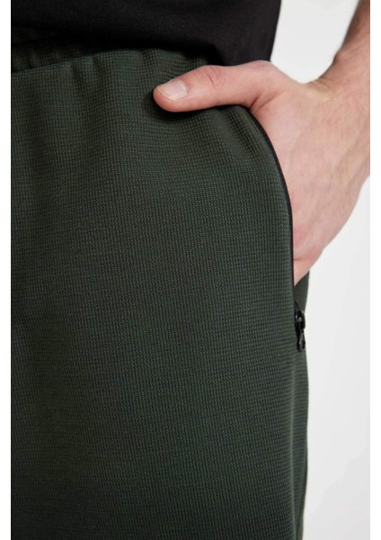 Regular Fit Düz Paça Cepli Basic Düz Şort B8792AX24SM