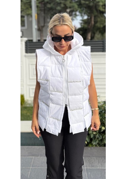 Fermuarlı Taş Detaylı Kısa Kollu Beyaz Kadın Ceket