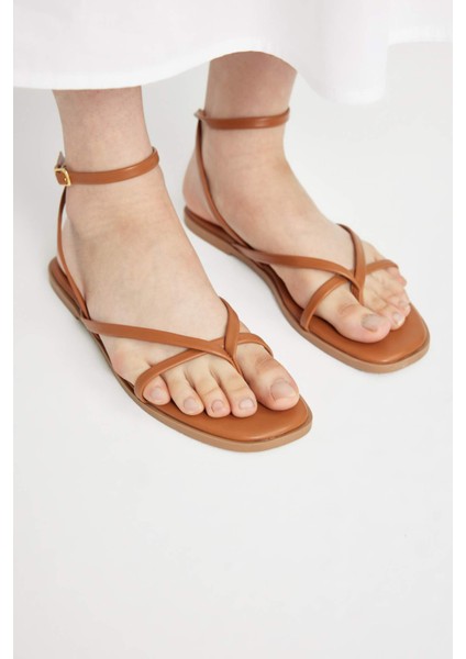 Kadın Bağcıklı Düz Taban Suni Deri Sandalet B8500AX24SM