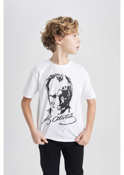 Erkek Çocuk Bisiklet Yaka Atatürk Baskılı Kısa Kollu Beyaz Tişört B6938A824SM