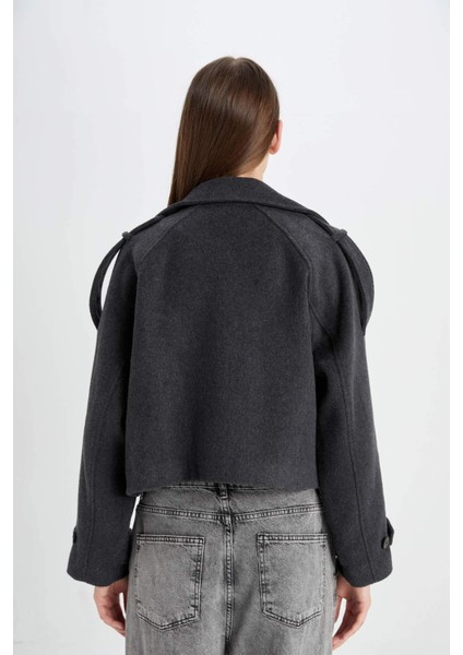 Su Geçirmez Regular Kalıp Kısa Kaşe Kaban Ceket Yaka Düğmeli Apoletli Kemerli Astarsız C0924AX24AU