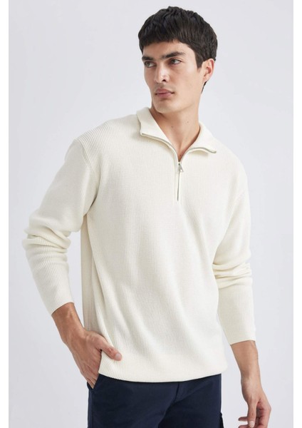 Standart Fit Normal Kesim Bato Yaka Fermuarlı Basic Düz Triko Kazak B9706AX24AU