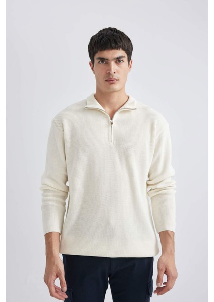 Standart Fit Normal Kesim Bato Yaka Fermuarlı Basic Düz Triko Kazak B9706AX24AU