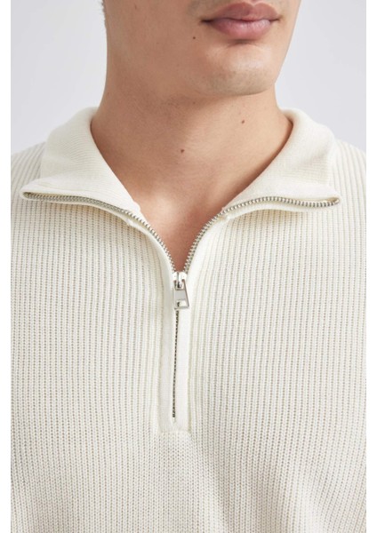 Standart Fit Normal Kesim Bato Yaka Fermuarlı Basic Düz Triko Kazak B9706AX24AU