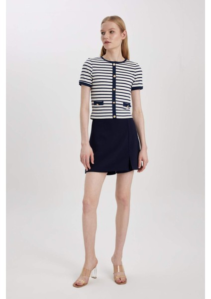 Normal Bel Yırtmaçlı Şort Etek C1860AX24SP