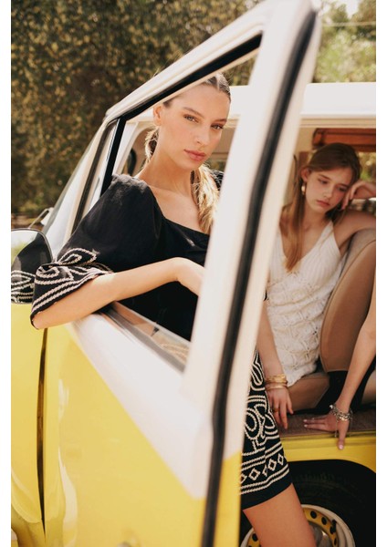 A Kesim Kalp Yaka Etnik Desenli Yarım Kol Mini Elbise B9977AX24SM