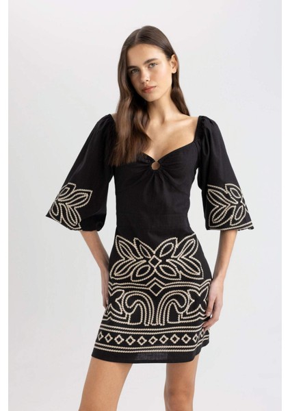 A Kesim Kalp Yaka Etnik Desenli Yarım Kol Mini Elbise B9977AX24SM