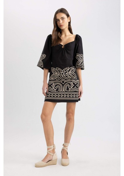 A Kesim Kalp Yaka Etnik Desenli Yarım Kol Mini Elbise B9977AX24SM