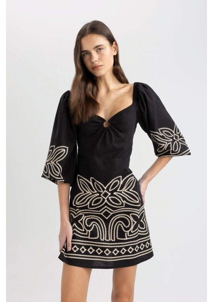 A Kesim Kalp Yaka Etnik Desenli Yarım Kol Mini Elbise B9977AX24SM