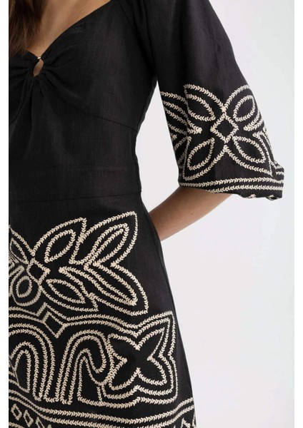 A Kesim Kalp Yaka Etnik Desenli Yarım Kol Mini Elbise B9977AX24SM