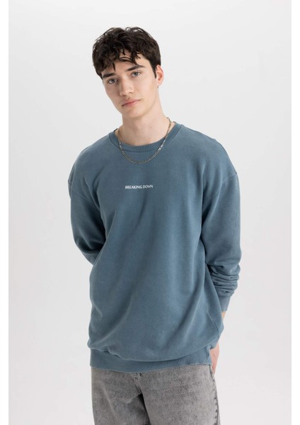 %100 Pamuk Comfort Regular Fit Rahat Kalıp Bisiklet Yaka Sırt Baskılı Yıkamalı Soluk Efektli Sweatshirt C1664AX24SP