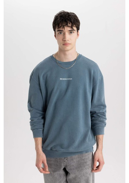 %100 Pamuk Comfort Regular Fit Rahat Kalıp Bisiklet Yaka Sırt Baskılı Yıkamalı Soluk Efektli Sweatshirt C1664AX24SP