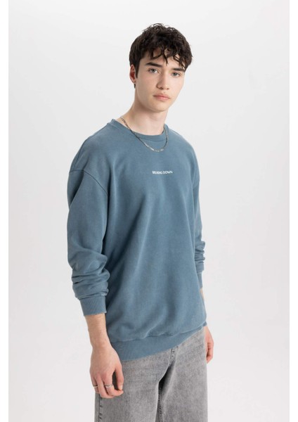 %100 Pamuk Comfort Regular Fit Rahat Kalıp Bisiklet Yaka Sırt Baskılı Yıkamalı Soluk Efektli Sweatshirt C1664AX24SP