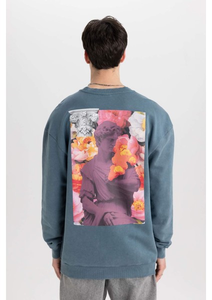 %100 Pamuk Comfort Regular Fit Rahat Kalıp Bisiklet Yaka Sırt Baskılı Yıkamalı Soluk Efektli Sweatshirt C1664AX24SP