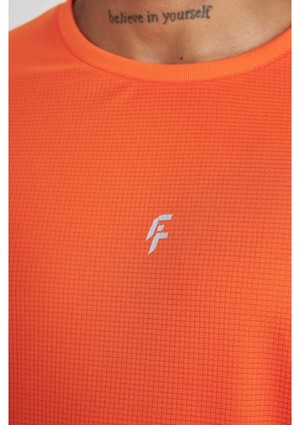 Fit Slim Fit Dar Kesim Bisiklet Yaka Baskılı Sporcu Kısa Kollu Tişört