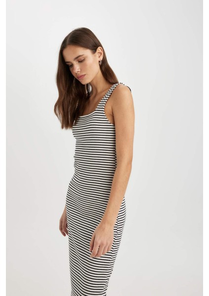 Bodycon Vücudu Saran Kare Yaka Çizgili Fitilli Kaşkorse Askılı Midi Elbise