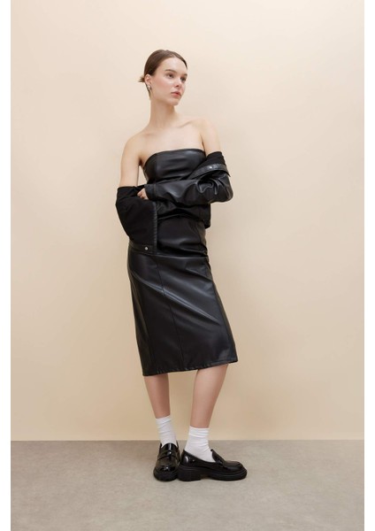 Bodycon Vücudu Saran Straplez Basic Düz Yırtmaçlı Suni Deri Midi Elbise C2284AX24SP