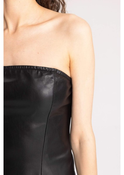 Bodycon Vücudu Saran Straplez Basic Düz Yırtmaçlı Suni Deri Midi Elbise C2284AX24SP