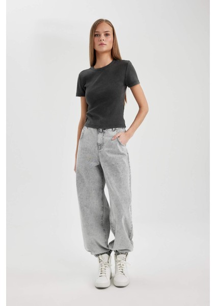 Fitted Bisiklet Yaka Kısa Kollu Yıkamalı Soluk Efektli Tişört