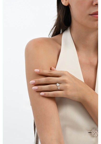 925 Ayar Gümüş Rodyumlu Zirkon ve Sedef Taşlı Üç Yapraklı Yonca Yüzük fiyatları