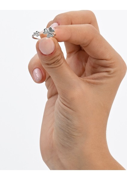 925 Ayar Gümüş Rodyumlu Zirkon ve Sedef Taşlı Üç Yapraklı Yonca Yüzük modelleri