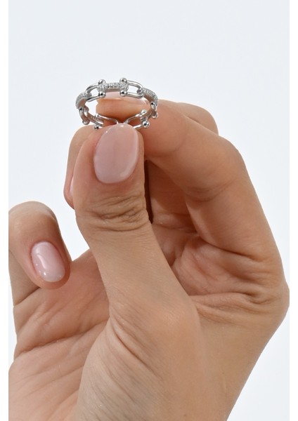 925 Ayar Gümüş Rodyumlu Zirkon Taşlı Alttan Ayarlanabilir Trend Yüzük SGTL13079RODAJ fiyatları