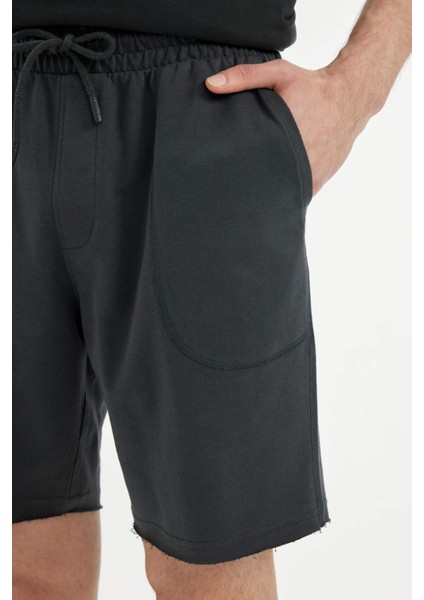 %100 Pamuk Slim Fit Dar Kesim Dar Paça Cepli Basic Düz Şort