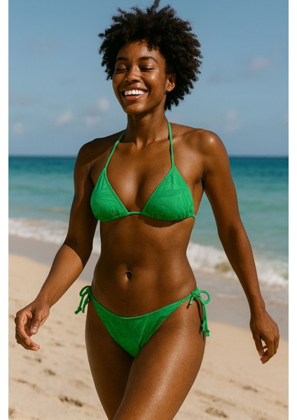 Üçgen Ipli Bikini Takım